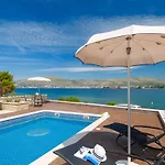 Luxury Beachfront Trogir: Oceanside Retreat With Pool & Gym Trogir
