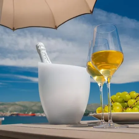 Luxury Beachfront 1 With Private Pool, Jacuzzi And Gym At The On Ciovo - Okrug Gornji * トロギール