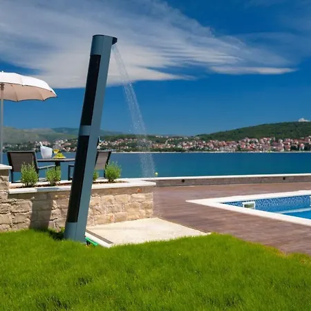 Villa Luxury Beachfront 1 With Private Pool, Jacuzzi And Gym At The On Ciovo - Okrug Gornji Trogir