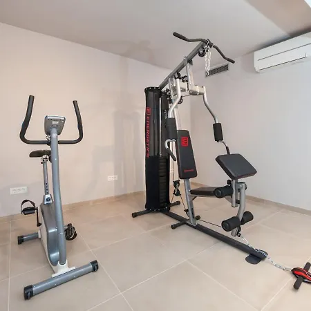 Luxury Beachfront 1 With Private Pool, Jacuzzi And Gym At The On Ciovo - Okrug Gornji ヴィラ トロギール