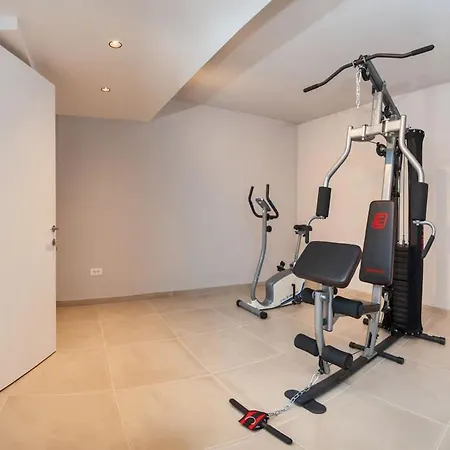 Luxury Beachfront 1 With Private Pool, Jacuzzi And Gym At The On Ciovo - Okrug Gornji