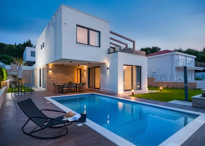 Вілла Luxury Beachfront 1 With Private Pool, Jacuzzi And Gym At The On Ciovo - Okrug Gornji
