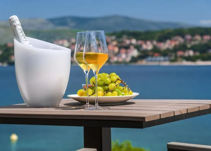 Luxury Beachfront 1 With Private Pool, Jacuzzi And Gym At The On Ciovo - Okrug Gornji Вілла Трогір