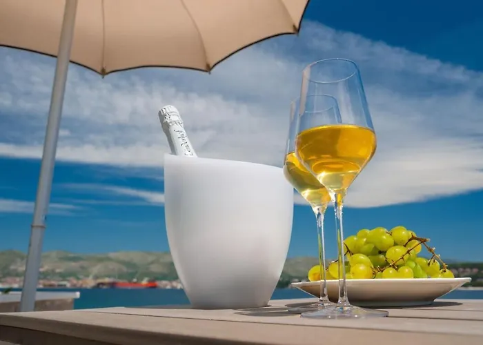 Luxury Beachfront 1 With Private Pool, Jacuzzi And Gym At The On Ciovo - Okrug Gornji * Трогір