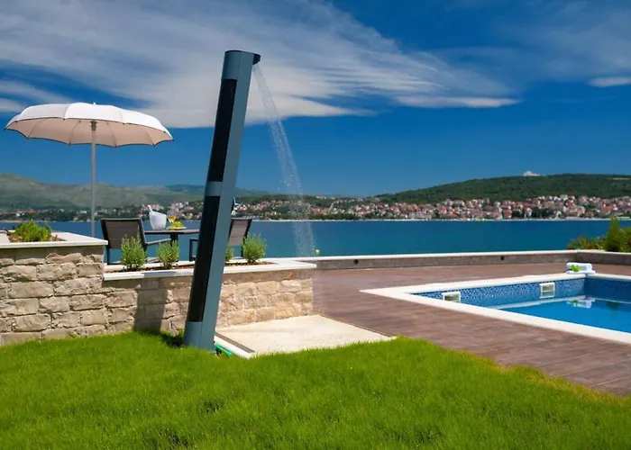 Willa Luxury Beachfront 1 With Private Pool, Jacuzzi And Gym At The On Ciovo - Okrug Gornji Trogir