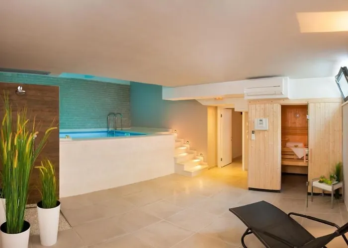 Luxury Beachfront 1 With Private Pool, Jacuzzi And Gym At The On Ciovo - Okrug Gornji * Трогір