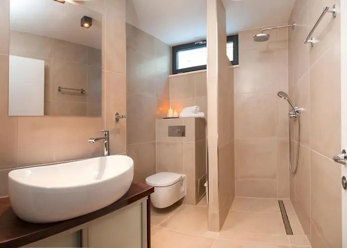 Luxury Beachfront 1 With Private Pool, Jacuzzi And Gym At The On Ciovo - Okrug Gornji Willa Trogir