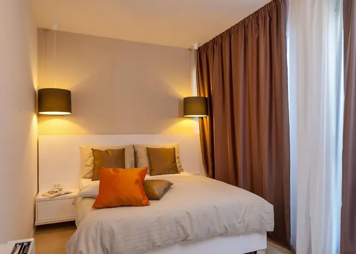 Willa Luxury Beachfront 1 With Private Pool, Jacuzzi And Gym At The On Ciovo - Okrug Gornji