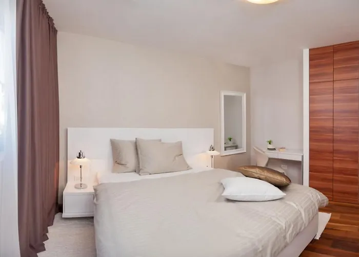Вілла Luxury Beachfront 1 With Private Pool, Jacuzzi And Gym At The On Ciovo - Okrug Gornji