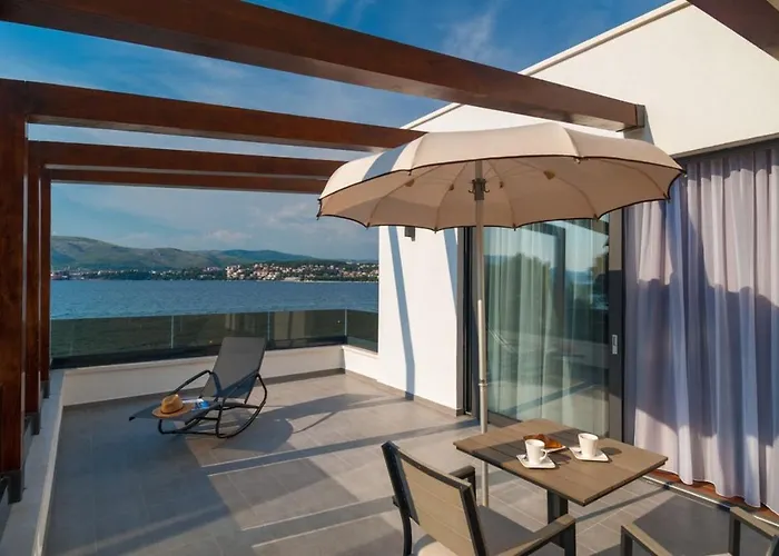 Luxury Beachfront 1 With Private Pool, Jacuzzi And Gym At The On Ciovo - Okrug Gornji Willa Trogir