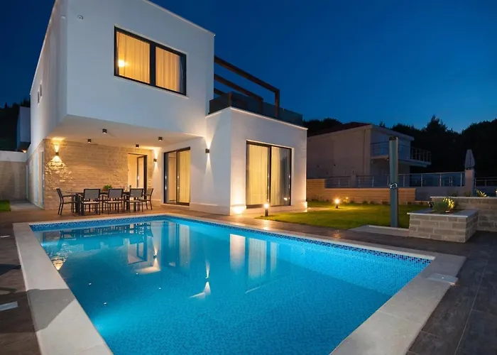 Вілла Luxury Beachfront 1 With Private Pool, Jacuzzi And Gym At The On Ciovo - Okrug Gornji