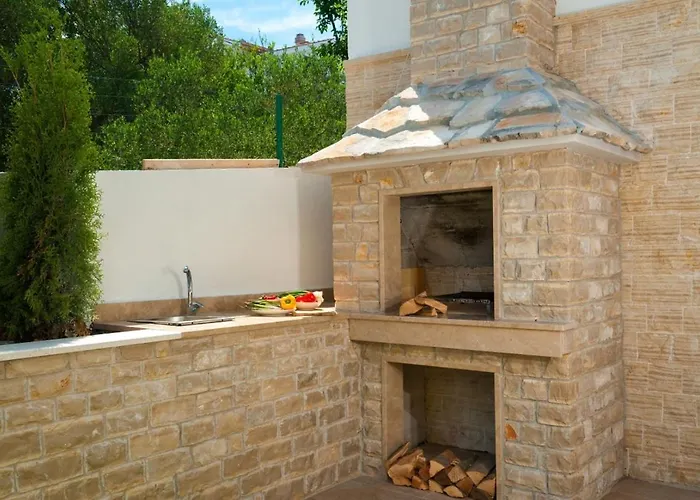 Willa Luxury Beachfront 1 With Private Pool, Jacuzzi And Gym At The On Ciovo - Okrug Gornji