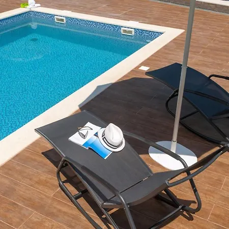 빌라 Luxury Beachfront Villa Trogir 1 On Ciovo With 2 Pools 트로기르