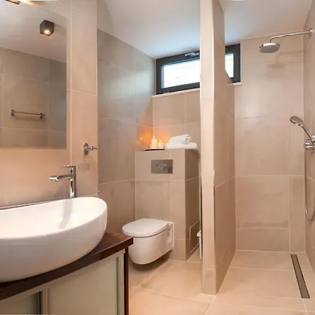 Luxury Beachfront 1 With Private Pool, Jacuzzi And Gym At The On Ciovo - Okrug Gornji Βίλα Τρογκίρ