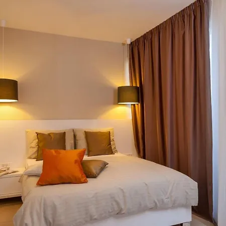 Villa Luxury Beachfront Trogir: Oceanside Retreat With Pool & Gym