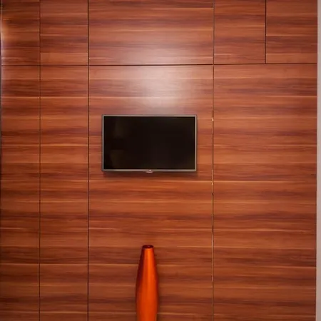 Βίλα Luxury Beachfront 1 With Private Pool, Jacuzzi And Gym At The On Ciovo - Okrug Gornji