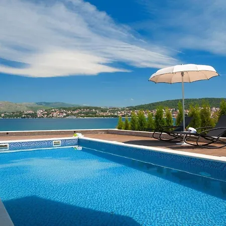 Luxury Beachfront 1 With Private Pool, Jacuzzi And Gym At The On Ciovo - Okrug Gornji *