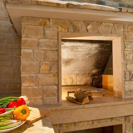 Luxury Beachfront 1 With Private Pool, Jacuzzi And Gym At The On Ciovo - Okrug Gornji Τρογκίρ