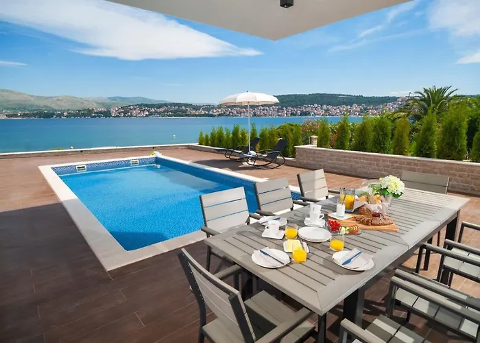 Luxury Beachfront 1 With Private Pool, Jacuzzi And Gym At The On Ciovo - Okrug Gornji