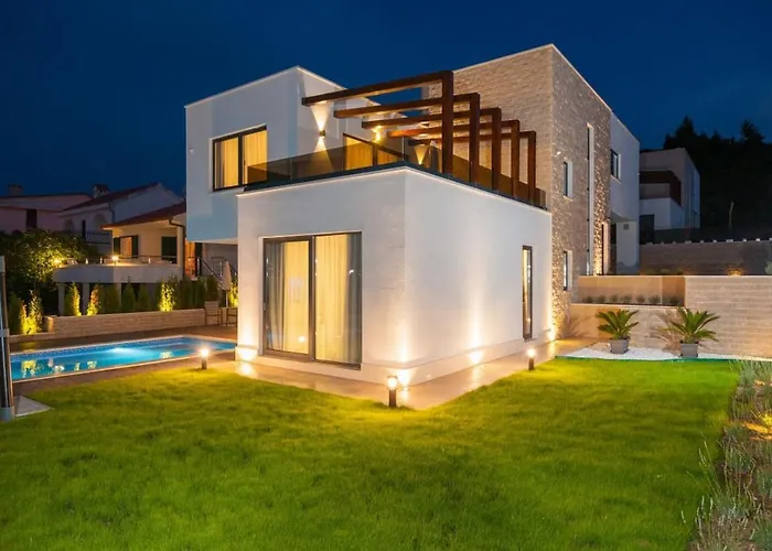 Villa Luxury Beachfront 1 With Private Pool, Jacuzzi And Gym At The On Ciovo - Okrug Gornji Trogir