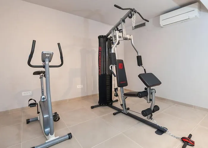 Luxury Beachfront 1 With Private Pool, Jacuzzi And Gym At The On Ciovo - Okrug Gornji Villa Trogir