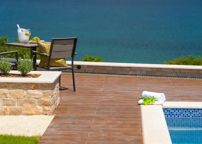 Luxury Beachfront 1 With Private Pool, Jacuzzi And Gym At The On Ciovo - Okrug Gornji