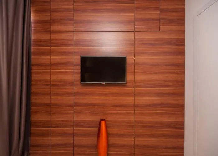 Villa Luxury Beachfront 1 With Private Pool, Jacuzzi And Gym At The On Ciovo - Okrug Gornji