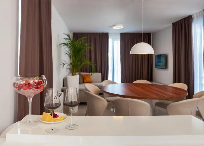 Luxury Beachfront 1 With Private Pool, Jacuzzi And Gym At The On Ciovo - Okrug Gornji