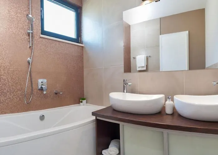 Villa Luxury Beachfront 1 With Private Pool, Jacuzzi And Gym At The On Ciovo - Okrug Gornji