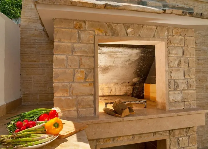 Luxury Beachfront 1 With Private Pool, Jacuzzi And Gym At The On Ciovo - Okrug Gornji Trogir