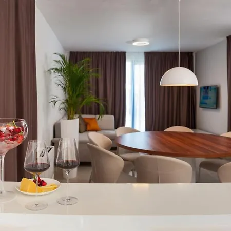 Luxury Beachfront 1 With Private Pool, Jacuzzi And Gym At The On Ciovo - Okrug Gornji